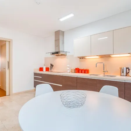 Bk - 3 Pools - Gym - Ac - Huge Balcony * פונשל