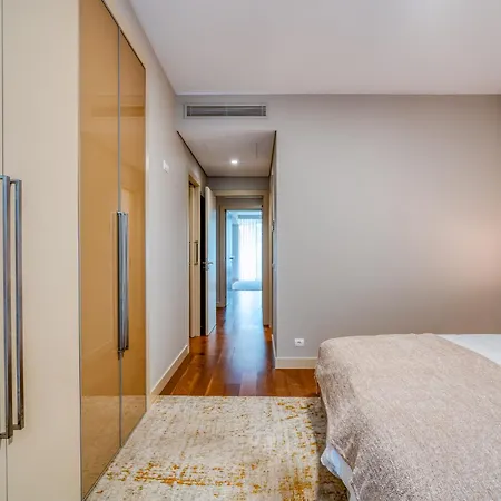 Bk - 3 Pools - Gym - Ac - Huge Balcony *