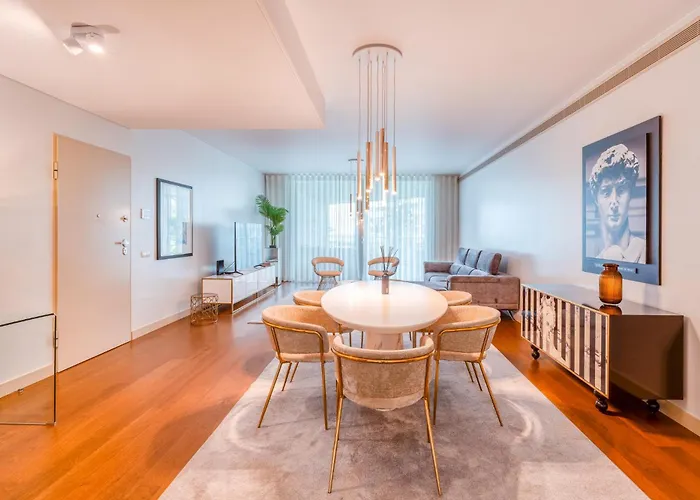 Bk - 3 Pools - Gym - Ac - Huge Balcony