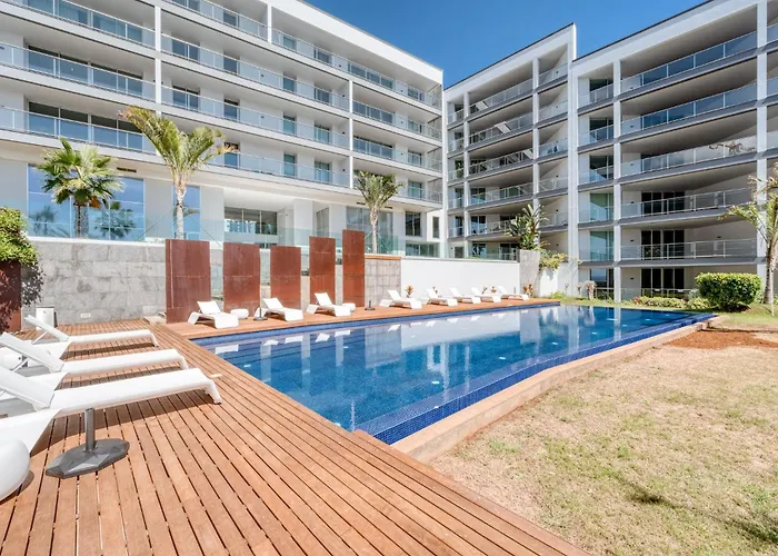 Bk - 3 Pools - Gym - Ac - Huge Balcony *