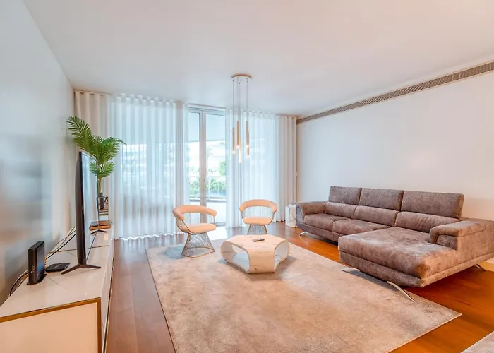 Bk - 3 Pools - Gym - Ac - Huge Balcony Apartmán