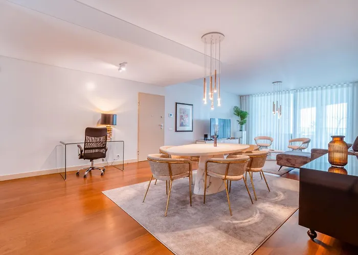 Bk - 3 Pools - Gym - Ac - Huge Balcony *